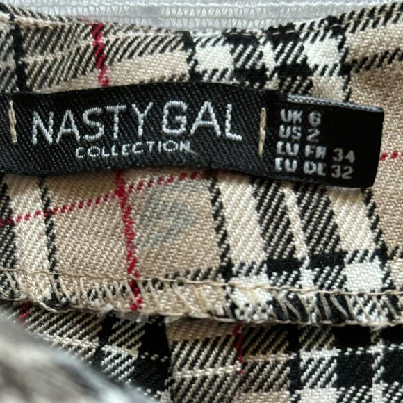 NASTYGAL 90s Beige Plaid High Waist Mini Skirt - Picture 2 of 4
